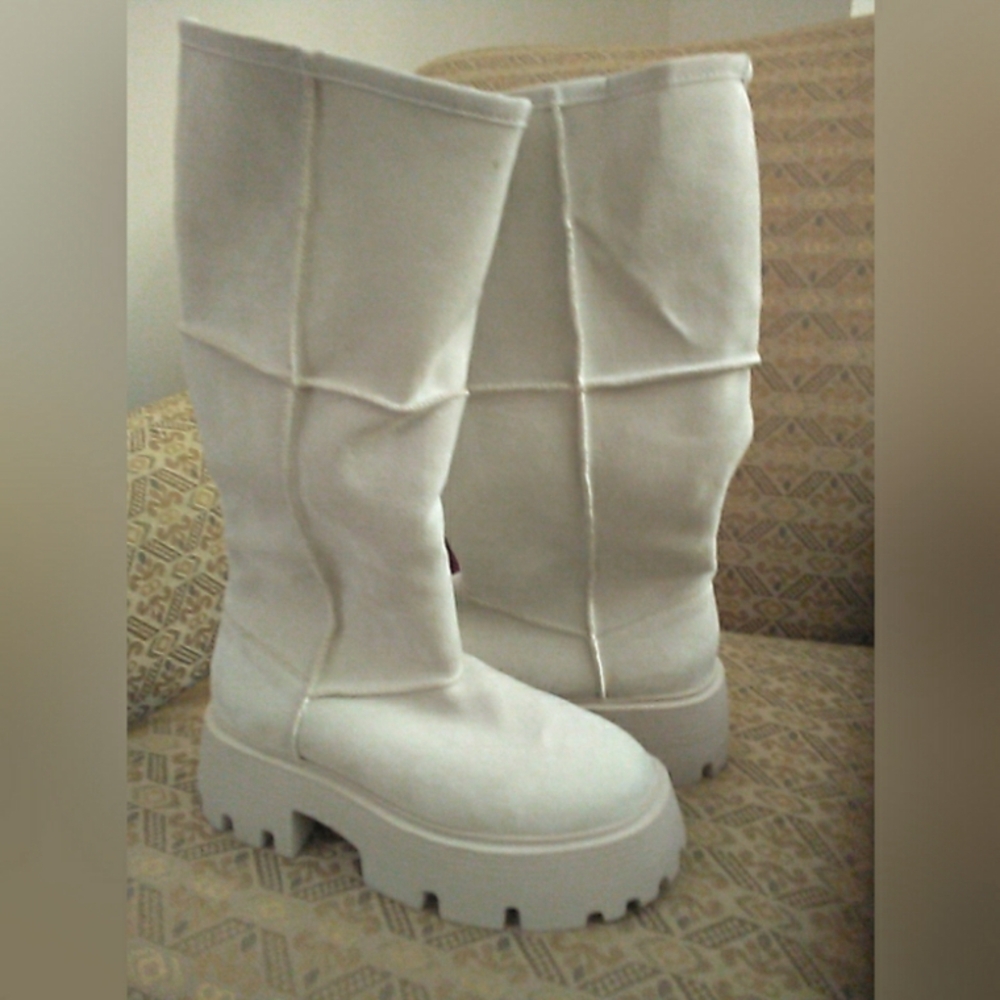 FASHION NOVA CREAM Knee-High Winter Boots Chunky Sole SZ. 8 Suede-like Faux Fur